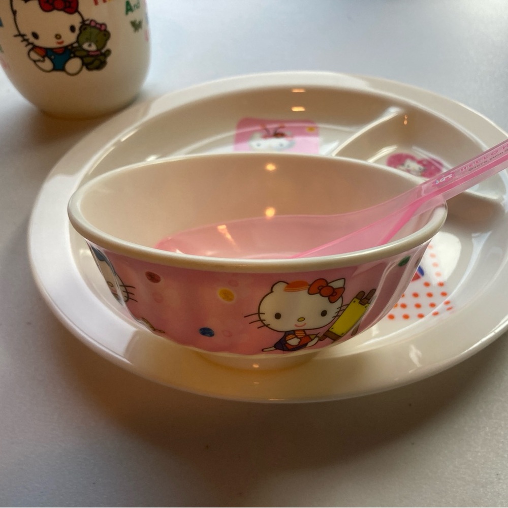 Hello Kitty Dishes - Picture 4 of 14